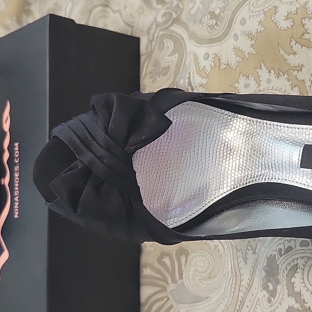 Beautiful Nina black peep toe heels - Picture 4 of 7